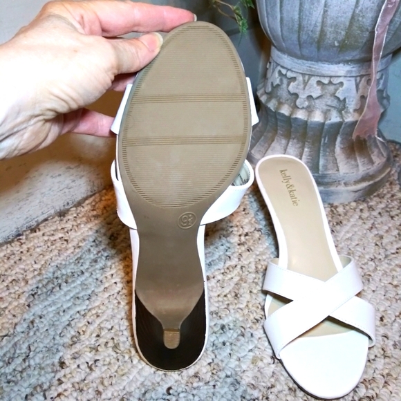Kelly & Katie Retro 1960's Style, White Leather Criss-Cross Slide Sandals - Picture 10 of 12
